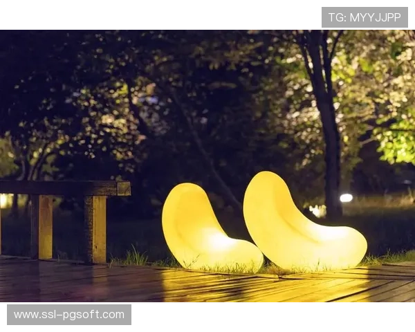 智能照明系统依活动需求调节，艺术灯光提升建筑表现力